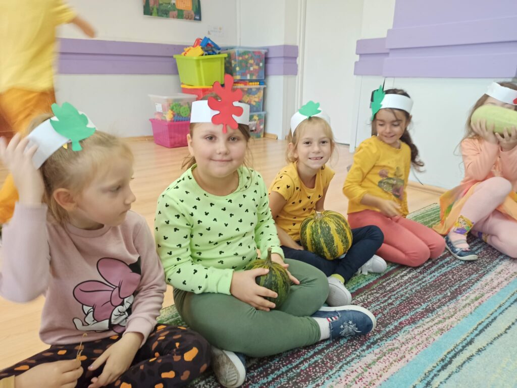 Przedszkolaki podczas Dnia Jesieni 8
