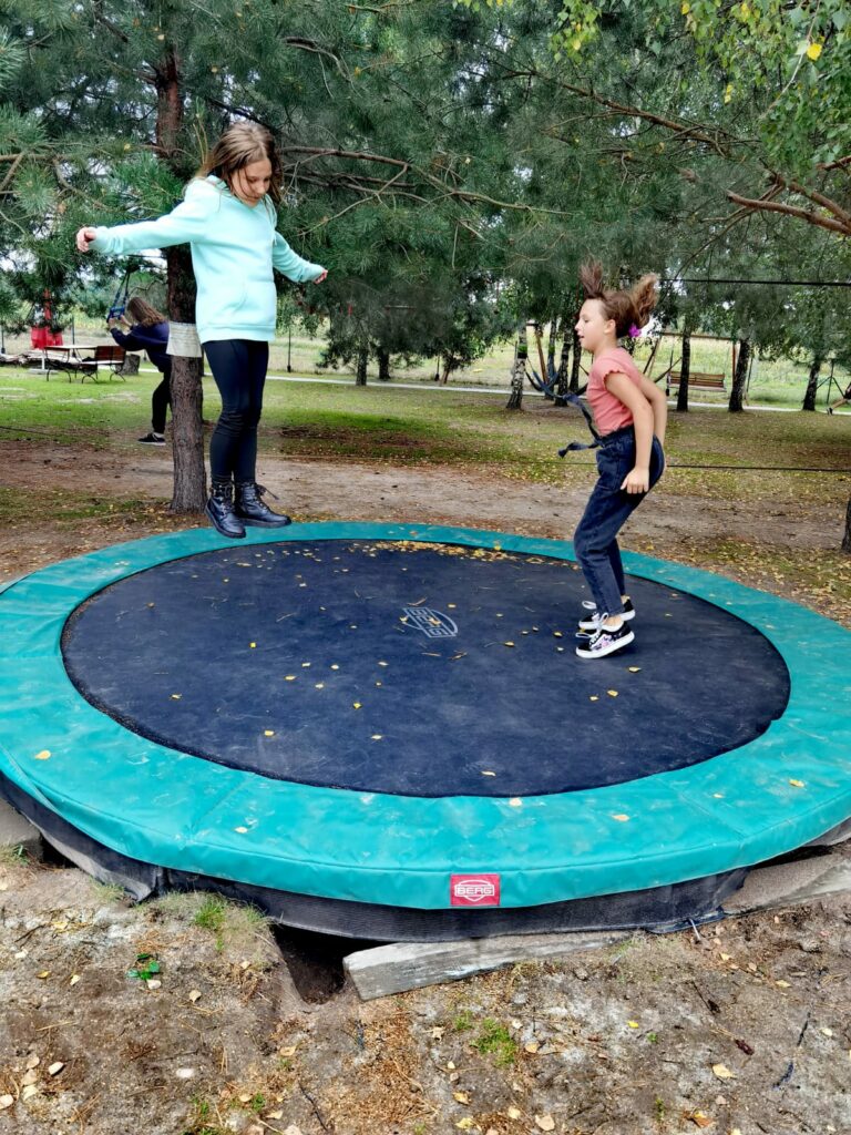 Zabawy na trampolinie