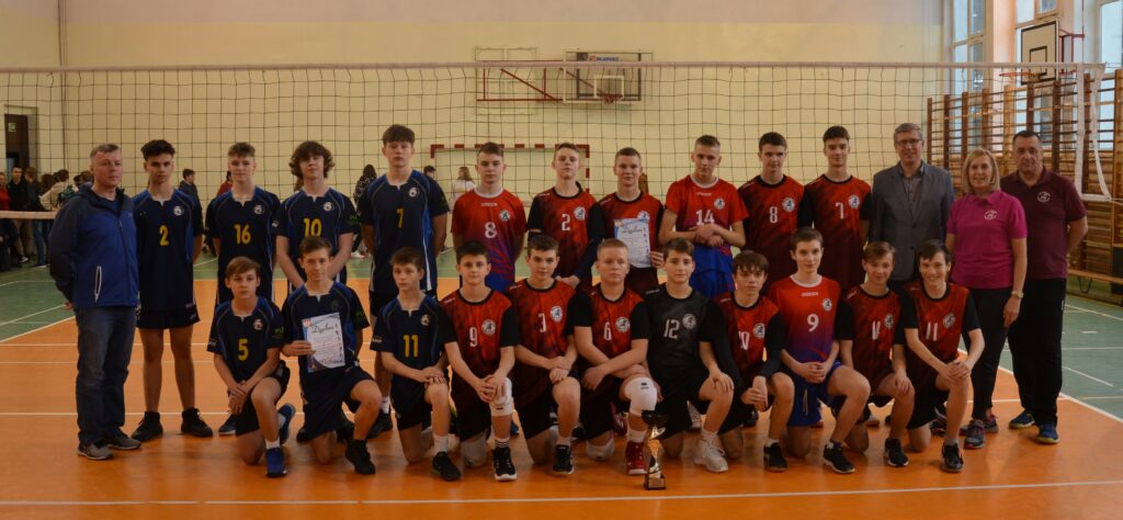 Zwycięzcy i zdobywcy II miejsca w półfinale mistrzostw województwa w siatkówce chłopców
