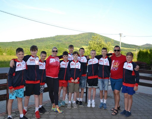 Nasz super team z trenerami  w Czechach.