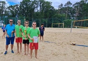 Złoci medaliści mistrzostw województwa w siatkówce plażowej