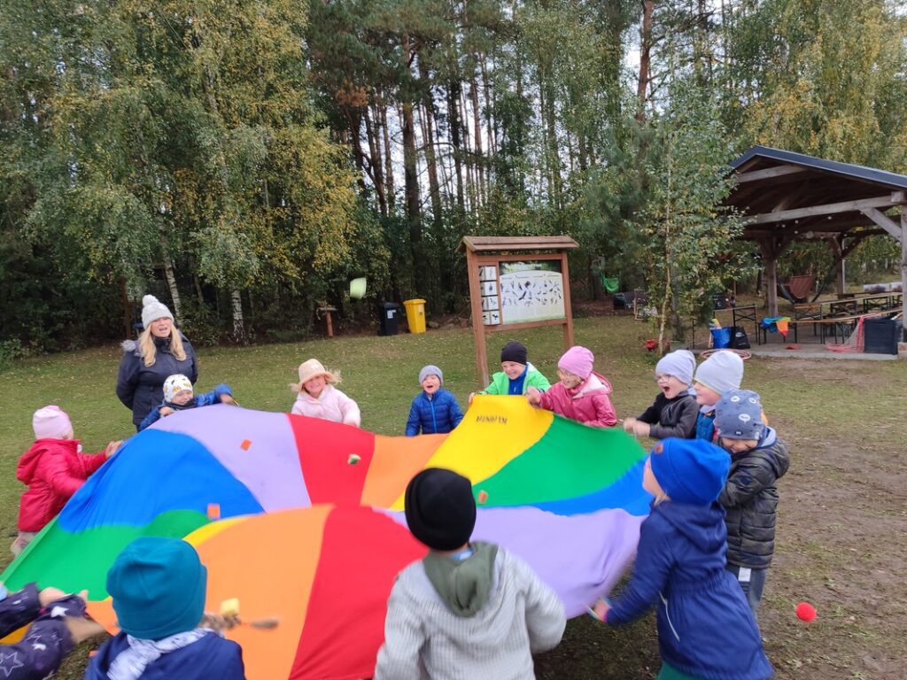 zabawa z chustą animacyjną