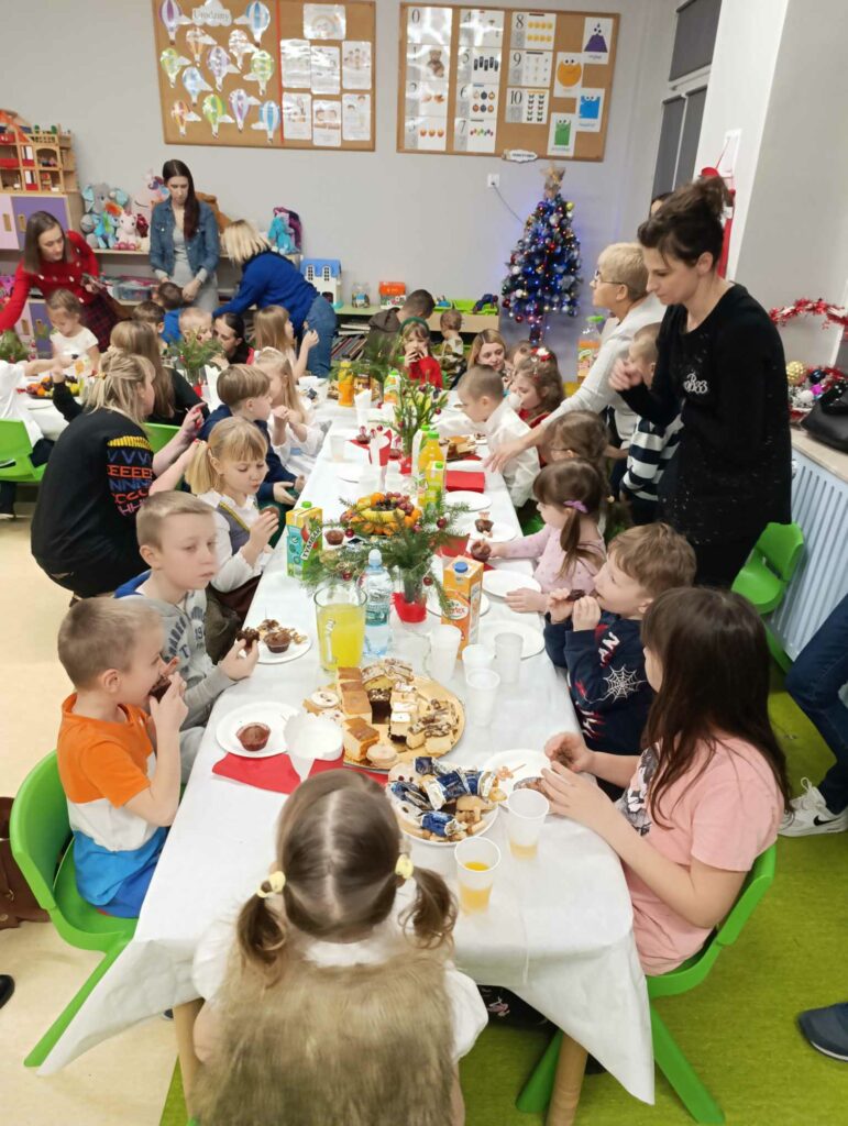 Poczęstunek po występach. 