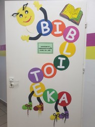 Drzwi wejściowe do biblioteki szkolnej