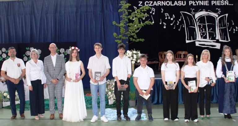 Uczennica wśród nagrodzonych uczestników konkursu