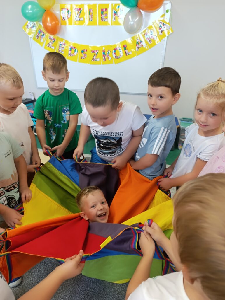 Grupa Misie świetnie się bawi.