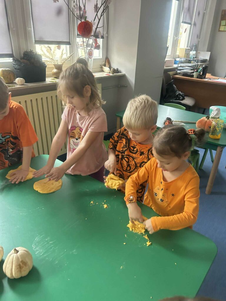 Motylki tworzą dynie.