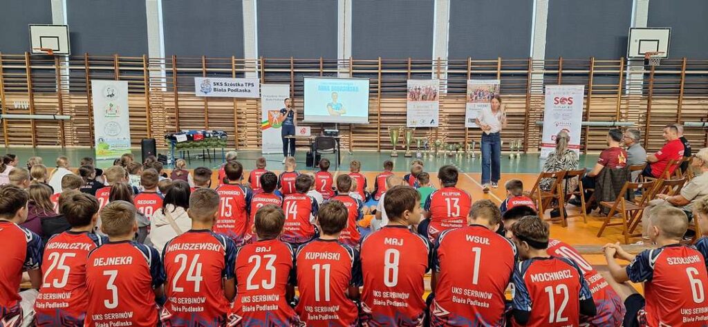 Wszyscy słuchali Ani ani z ogromnym zaciekawieniem.