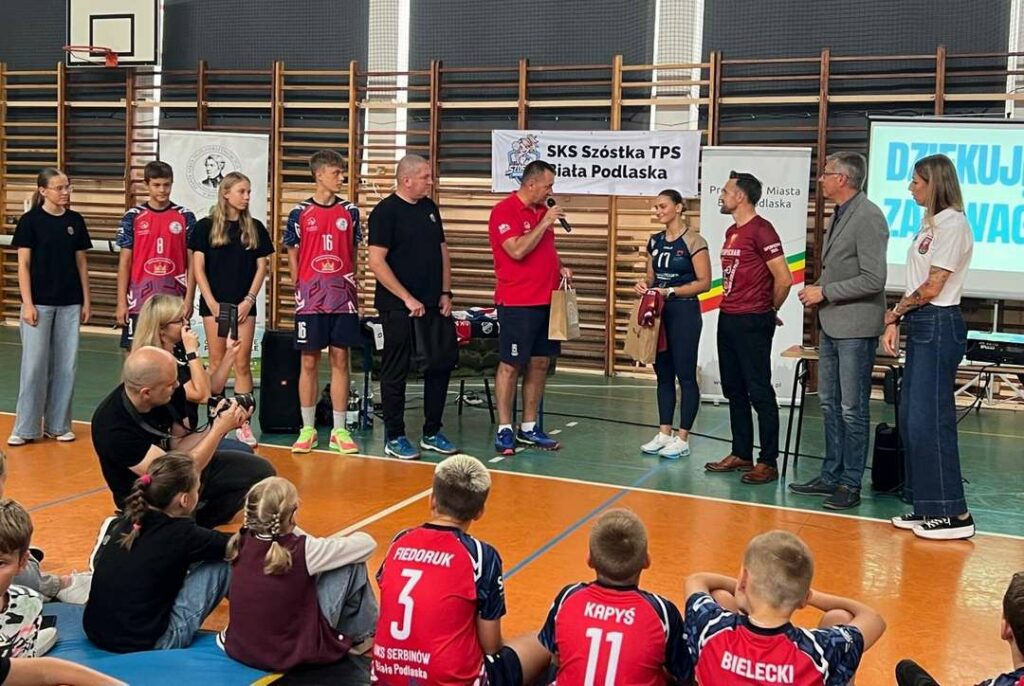 Trenerzy dziękują Ani za inspirujące spotkanie z młodymi siatkarzami.