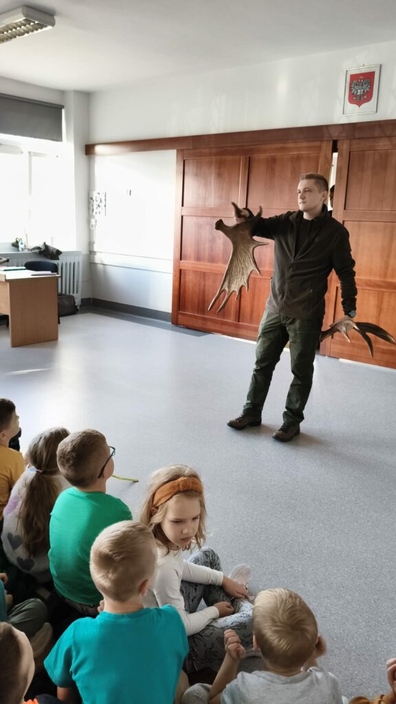 Leśnik opowiada o porożach