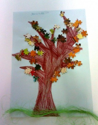 Praca przedstawiająca drzewo z puzzli 6