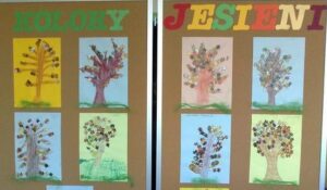 Wystawa prac przedstawiających jesienne drzewa