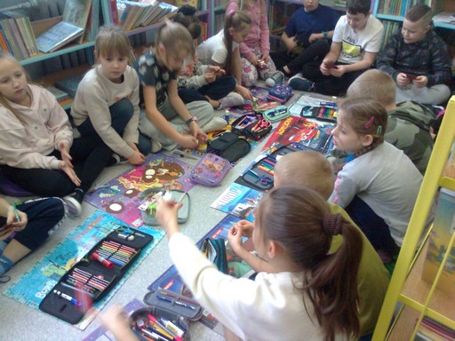 Dzieci z klasy 3b wykonują misie 1