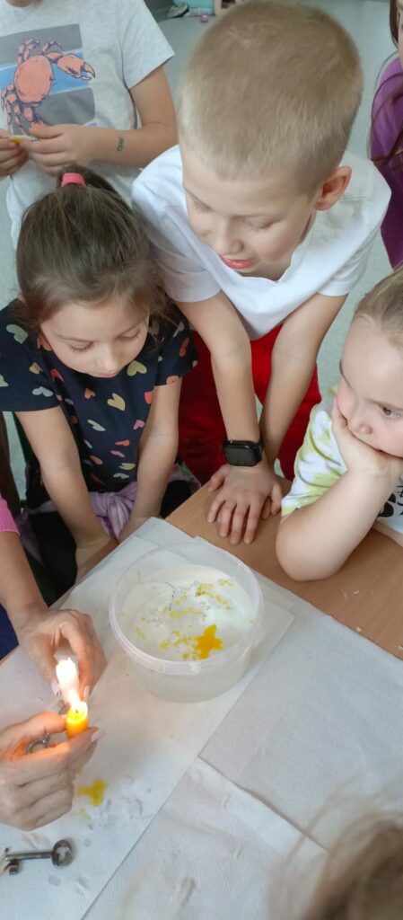 Dzieci odczytują znaczenie powstałych kształtów