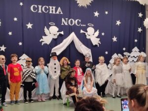 Grupa liski na jasełkach