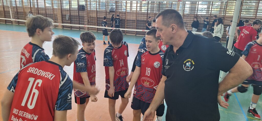 Przerwa w grze i cenne wskazówki trenera.