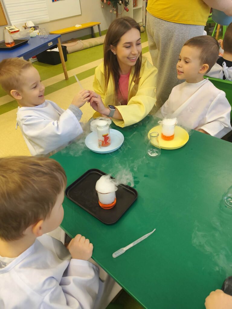 Tworzenie swoich substancji chemicznych.