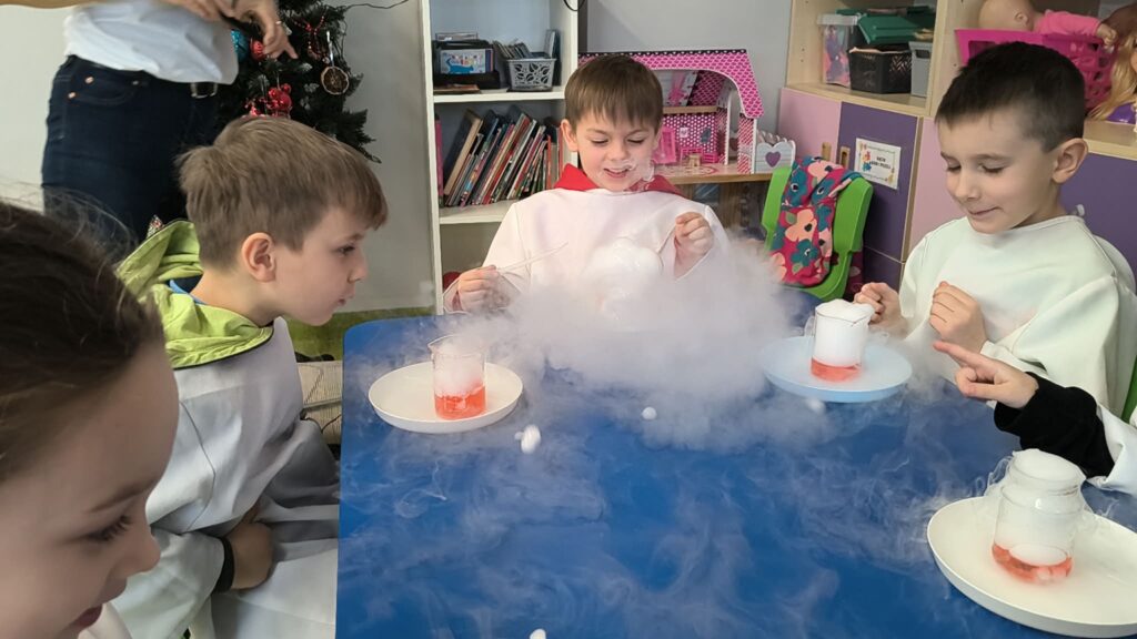 Zachwyt powstałym eksperymentom.