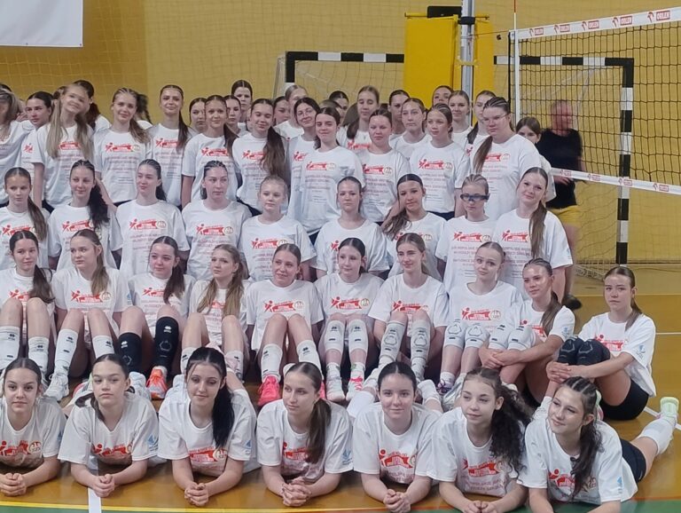 Reprezentantki województwa Lubelskiego uczennice Szkoły Podstawowej nr 6 w Białej Podlaskiej