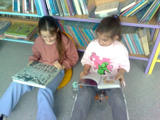 Czytam sobie w bibliotece 1