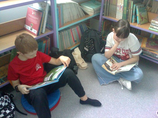 Czytam sobie w bibliotece 2