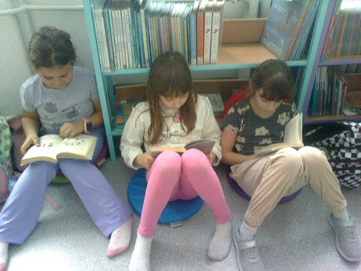 Czytam sobie w bibliotece 3