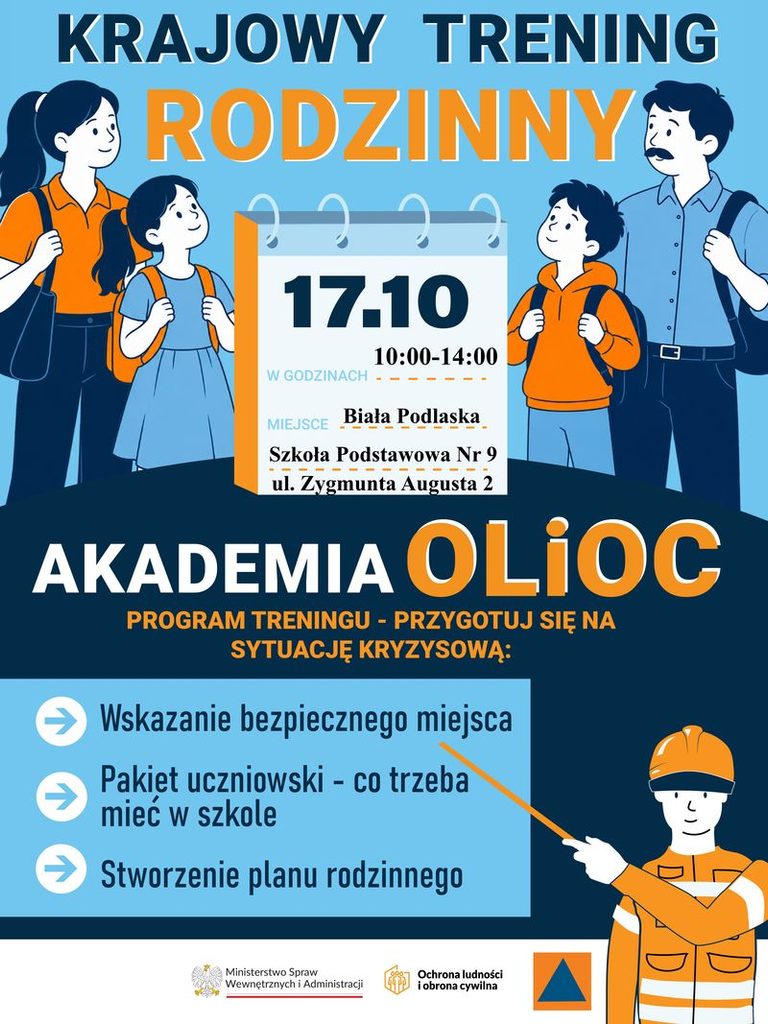 Plakat informacyjny w odcieniach niebieskiego i pomarańczowego zapraszający na Krajowy Trening Rodzinny w ramach Akademii OLiOC. U góry znajduje się duży napis: „KRAJOWY TRENING RODZINNY”. W centralnej części widnieje rysunek kalendarza z datą „17.10” oraz godzinami „10:00–14:00”, a pod nim informacja o miejscu: Biała Podlaska, Szkoła Podstawowa Nr 9, ul. Zygmunta Augusta 2. Po bokach kalendarza przedstawiono dwie uśmiechnięte rodziny z plecakami, patrzące w górę. W dolnej części widnieje nagłówek „AKADEMIA OLiOC” oraz program treningu obejmujący wskazanie bezpiecznego miejsca, pakiet uczniowski oraz stworzenie planu rodzinnego. W prawym dolnym rogu stoi postać w pomarańczowym stroju ochronnym i kasku, wskazująca patykiem na program. W stopce umieszczono logo Ministerstwa Spraw Wewnętrznych i Administracji oraz Ochrony Ludności i Obrony Cywilnej.